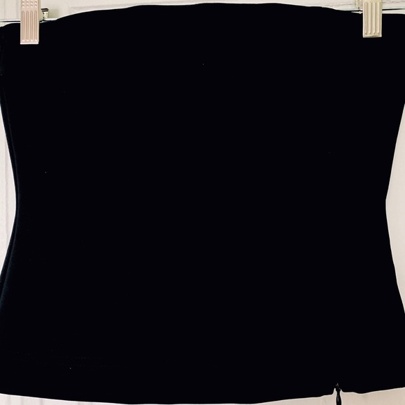 RARE | Crop Top with Back Accent Embroidery - Picture 13 of 14